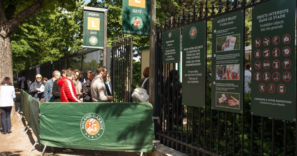 Queue at Roland-Garros' entrance