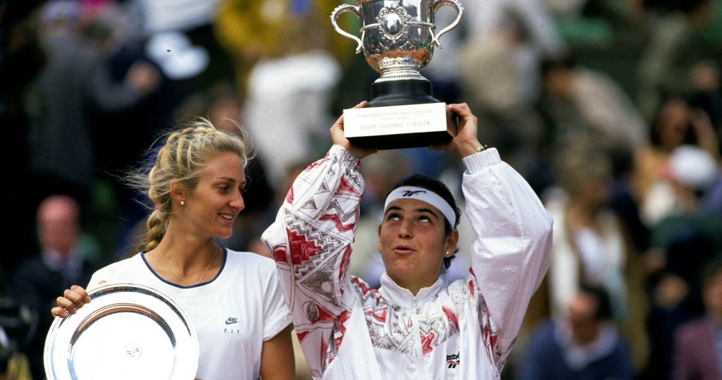 Mary Pierce and Arantxa Sanchez, after the 1994 Roland-Garros final