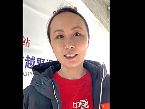 Peng Shuai with Peng Shuai est apparue deux fois sur Internet dimanche, notamment dans une vidéo d’un média de Singapour où elle déclare qu’il ne faut pas s’attendre à la voir à l’étranger dans les semaines à venir.