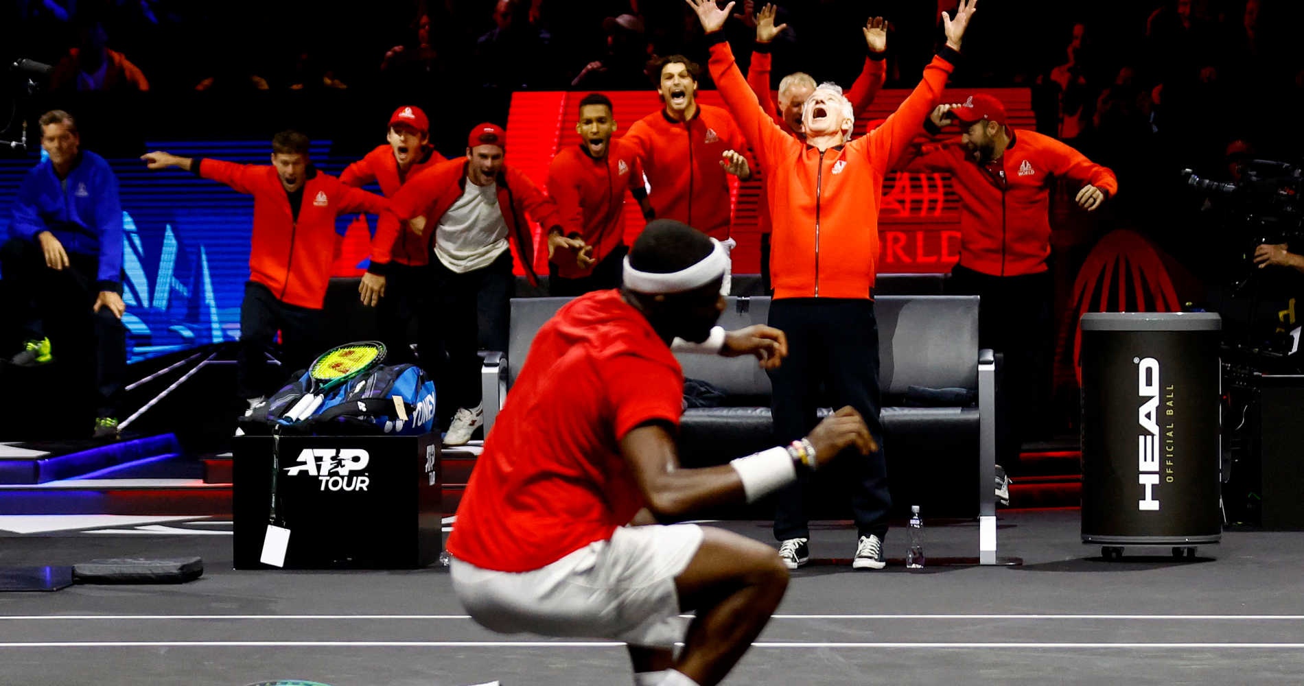 
Team World's Frances Tiafoe celebrates after winning his match and the Laver Cup against Team Europe's Stefanos Tsitsipas | © AI / Reuters / Panoramic