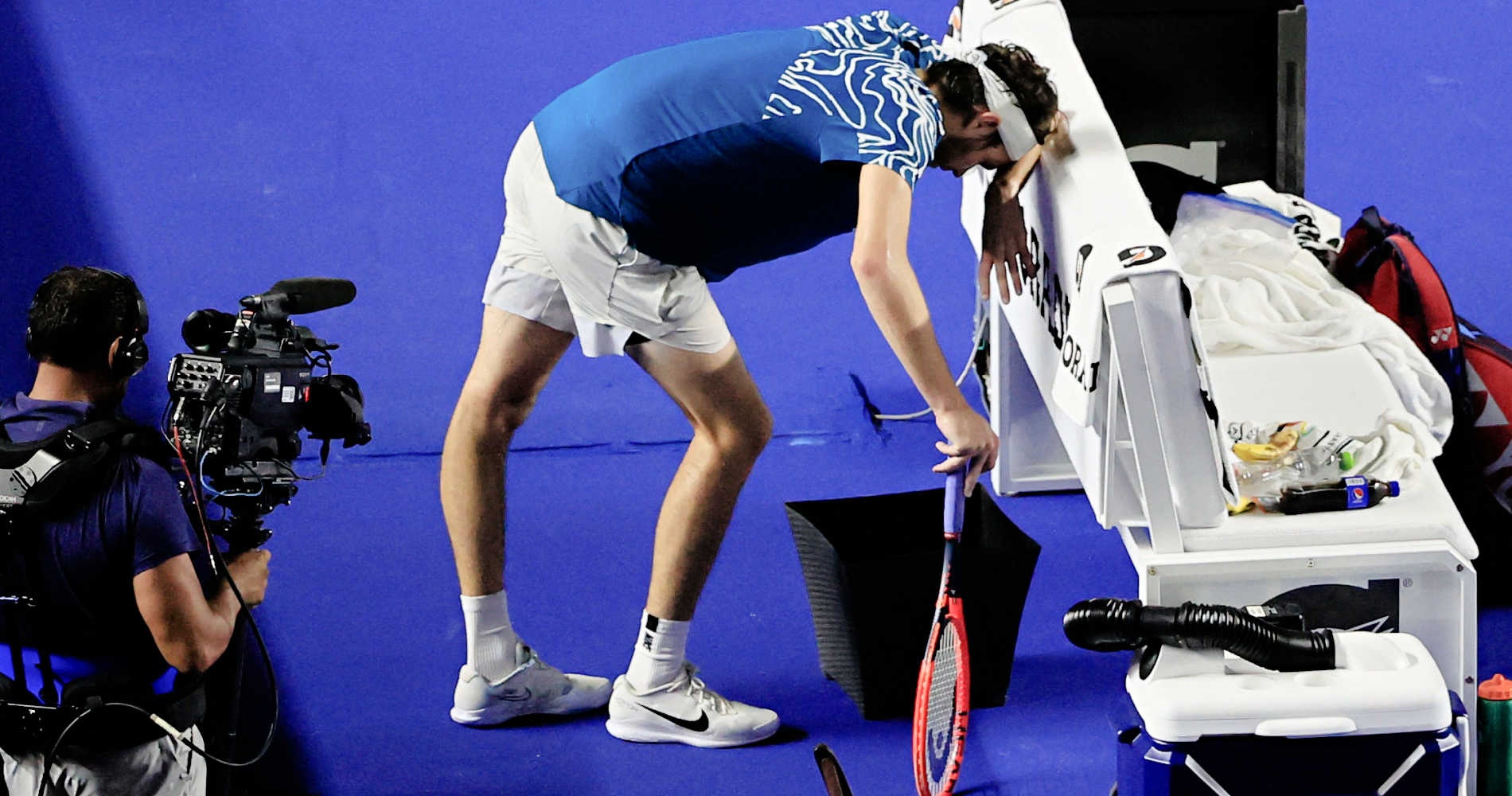 Taylor Fritz vomiting during his semi final match against Tommy Paul, Acapulco 2023 | © AI / Reuters / Panoramic