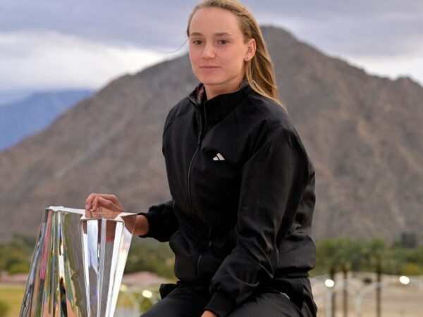Elena Rybakina Indian Wells trophy