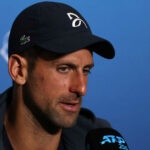 Novak Djokovic en conférence de presse à Adélaïde en 2023 après sa victoire contre Quentin Halys