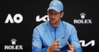 Novak Djokovic parle à la presse lors de l'Open d'Australie 2023