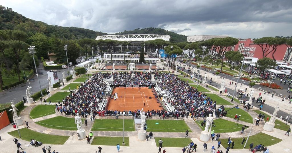 The Pietrangeli court is surrounded by 18 marble statues 