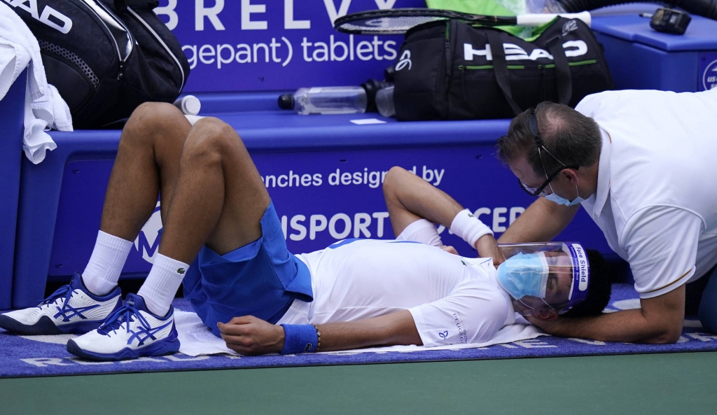 Novak Djokovic with the ATP physio, during a break in his match with Roberto Bautista Agut, Cincinnati, August 2020