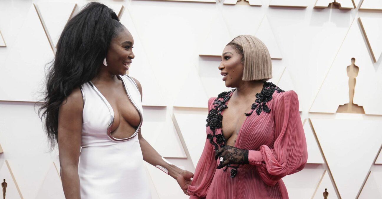 Venus Williams, left, and Serena Williams arrive at the Oscars on Sunday, March 27, 2022, at the Dolby Theatre in Los Angeles.