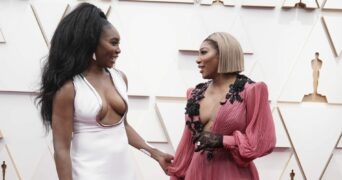 Venus Williams, left, and Serena Williams arrive at the Oscars on Sunday, March 27, 2022, at the Dolby Theatre in Los Angeles.