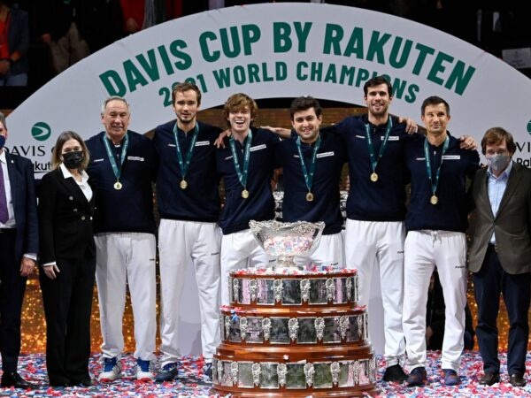 The winning Russian team with the trophy at the 2021 Davis Cup Finals in Madrid