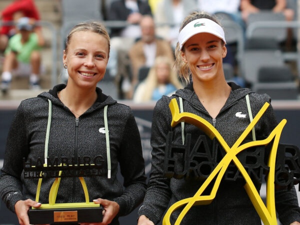 Bernarda Pera of the U.S. and Estonia's Anett Kontaveit pose with trophies after the women's singles final in Hamburg