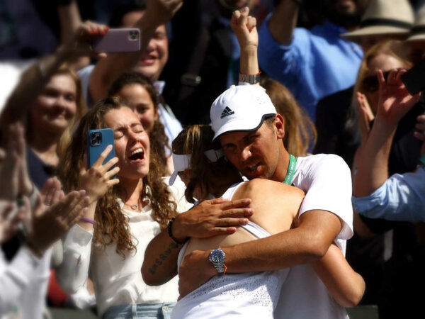 Elena Rybakina in her coach Stefano Vukov's arms, Wimbledon 2022