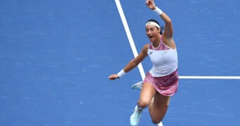 Caroline Garcia jumping