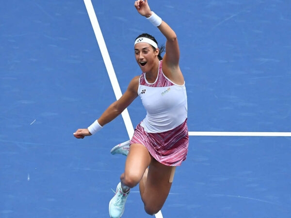 Caroline Garcia jumping