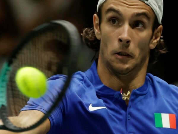 Lorenzo Musetti backhand