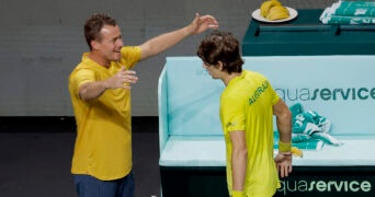 Alex de Minaur and Lleyton Hewitt at Davis Cup 2022 || AI / Reuters / Panoramic