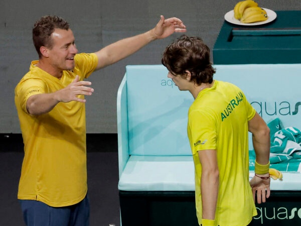 Alex de Minaur and Lleyton Hewitt at Davis Cup 2022 || AI / Reuters / Panoramic