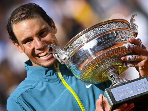 Rafael Nadal with the 2022 Roland-Garros trophy