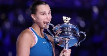 Aryna Sabalenka trophy pic