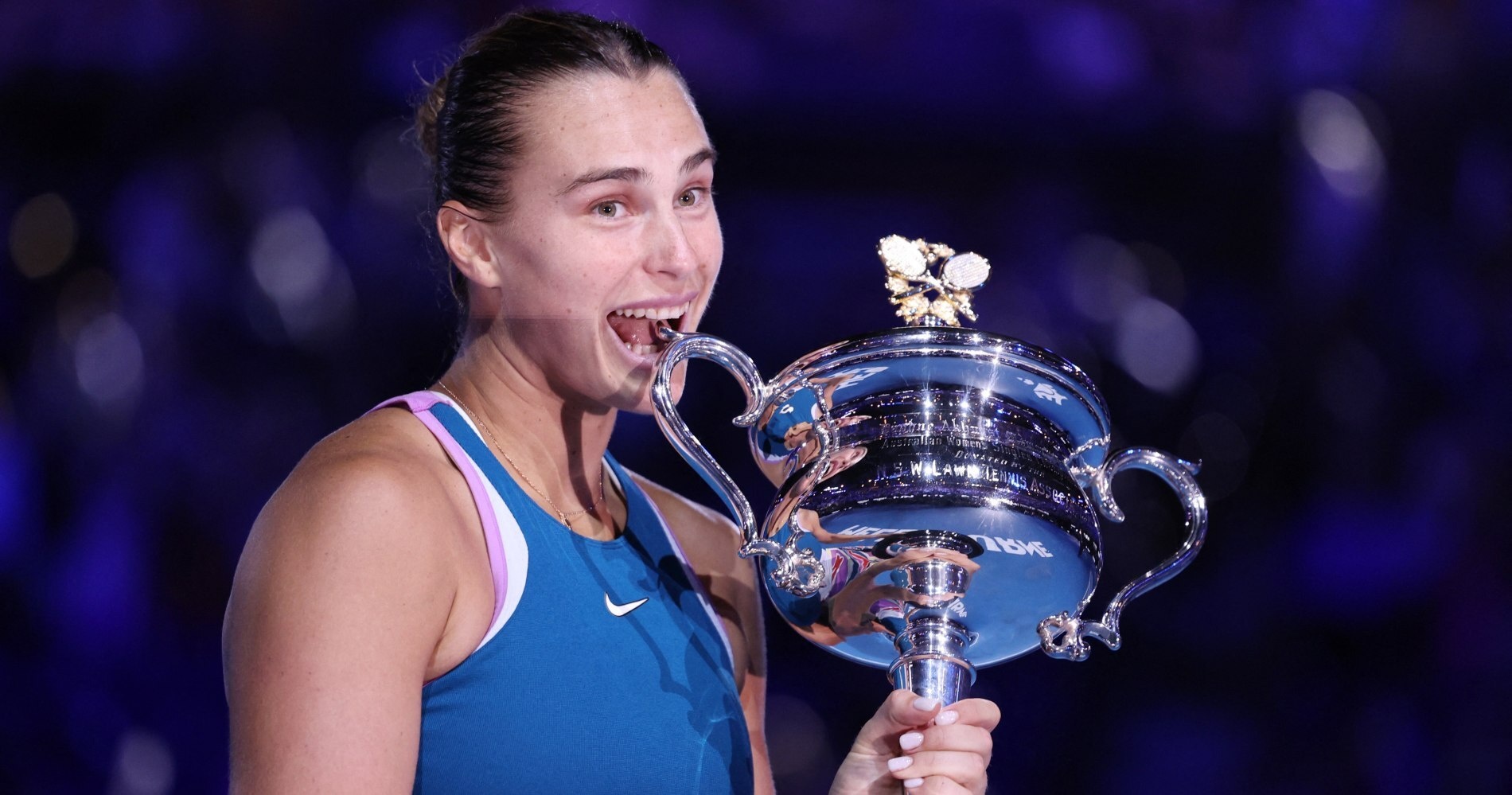 Aryna Sabalenka trophy pic