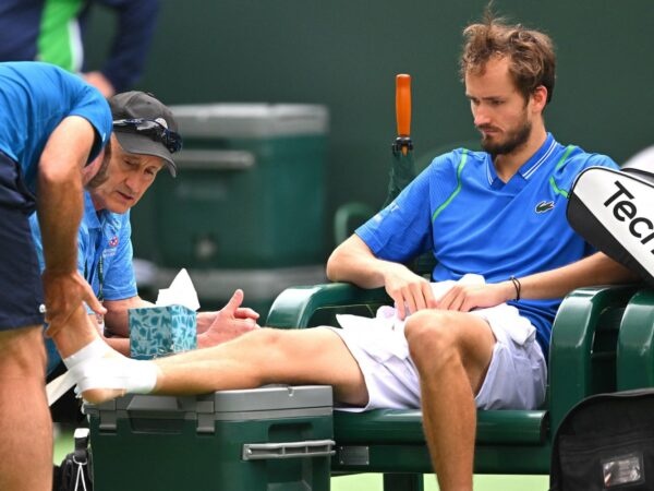 Daniil Medvedev injury Indian Wells 2023