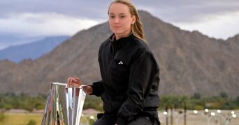 Elena Rybakina Indian Wells trophy