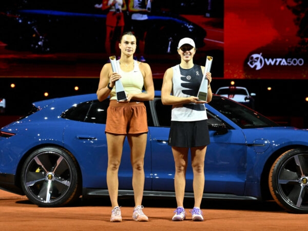 Aryna Sabalenka and Iga Swiatek with their trophies at the 2023 Porsche Grand Prix in Stuttgart