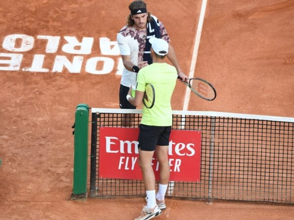 Benjamin Bonzi retires against Stefanos Tsitsipas