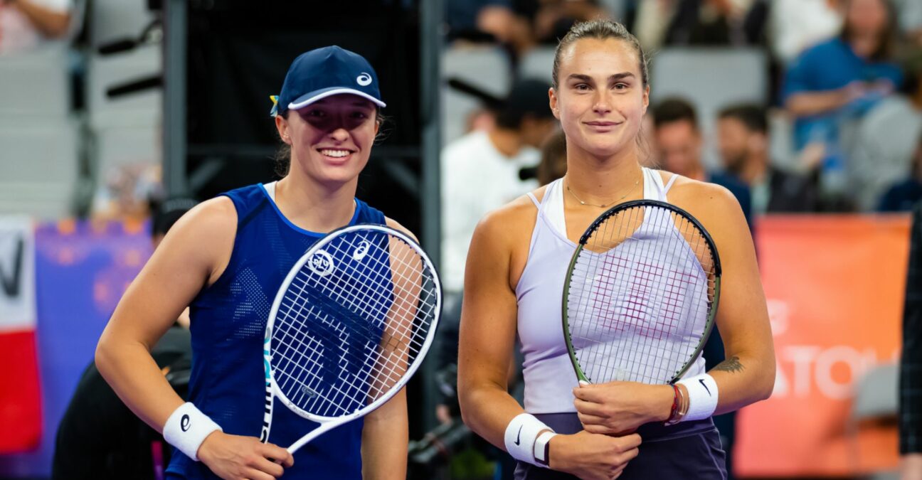 November 6, 2022, FORT WORTH, TEXAS, UNITED STATES: Iga Swiatek of Poland & Aryna Sabalenka of Belarus before their semi-final match at the 2022 WTA Finals Fort Worth tennis tournament () || 247132_0010 fort PRESS sport sports tennis Texas us USA WTA zagency zlast24 zselect ZSPORT ZTENNIS