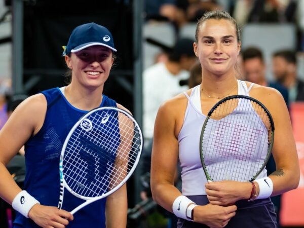 November 6, 2022, FORT WORTH, TEXAS, UNITED STATES: Iga Swiatek of Poland & Aryna Sabalenka of Belarus before their semi-final match at the 2022 WTA Finals Fort Worth tennis tournament () || 247132_0010 fort PRESS sport sports tennis Texas us USA WTA zagency zlast24 zselect ZSPORT ZTENNIS