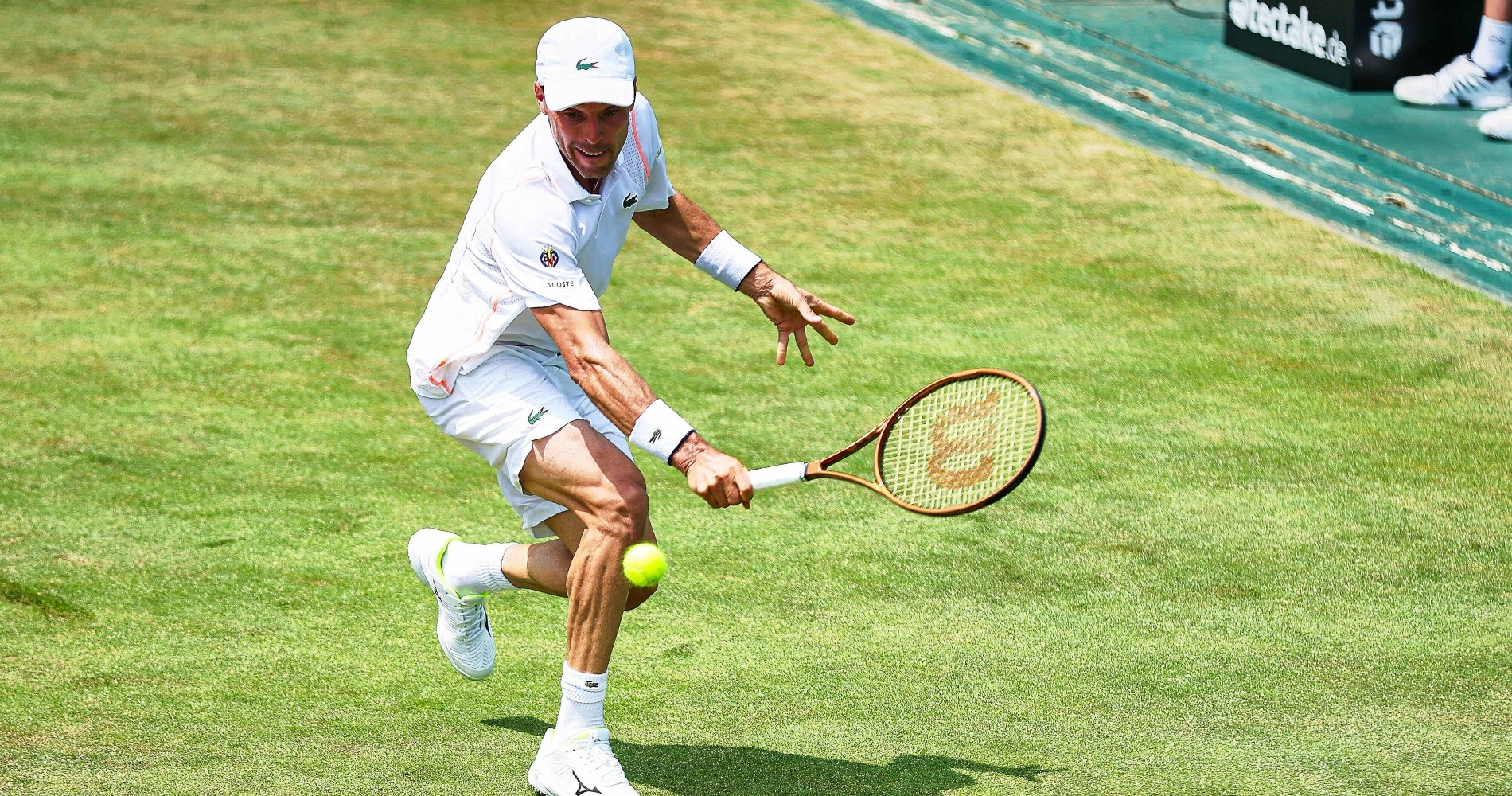 Bautista Agut thrashes Daniel to move into second round