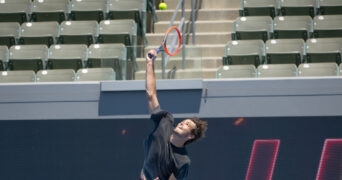 Taylor Fritz serves ahead of the UTS series kick off in Los Angeles