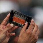 A smartphone at Roland-Garros
