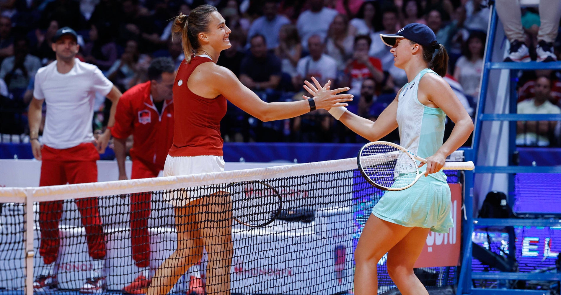 Aryna Sabalenka and Iga Swiatek at the 2022 World Tennis League in Dubai