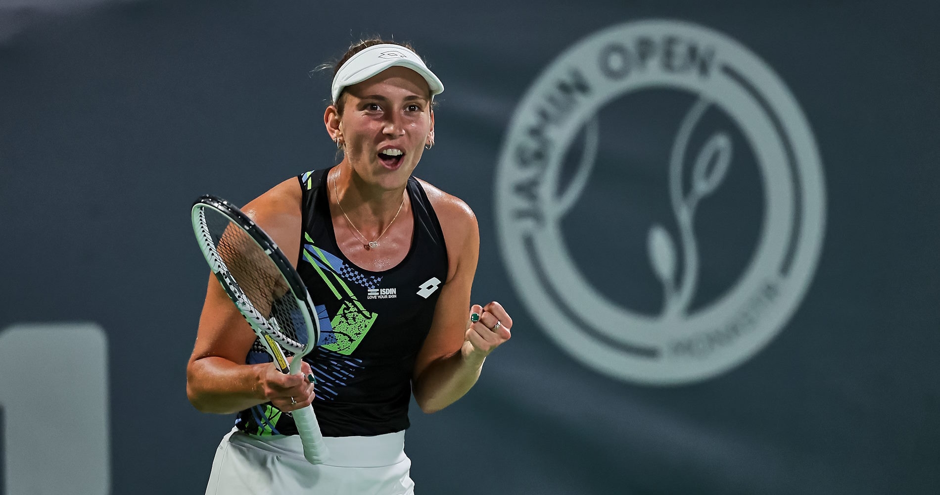 Elise Mertens races past American Li to win Singapore Open title