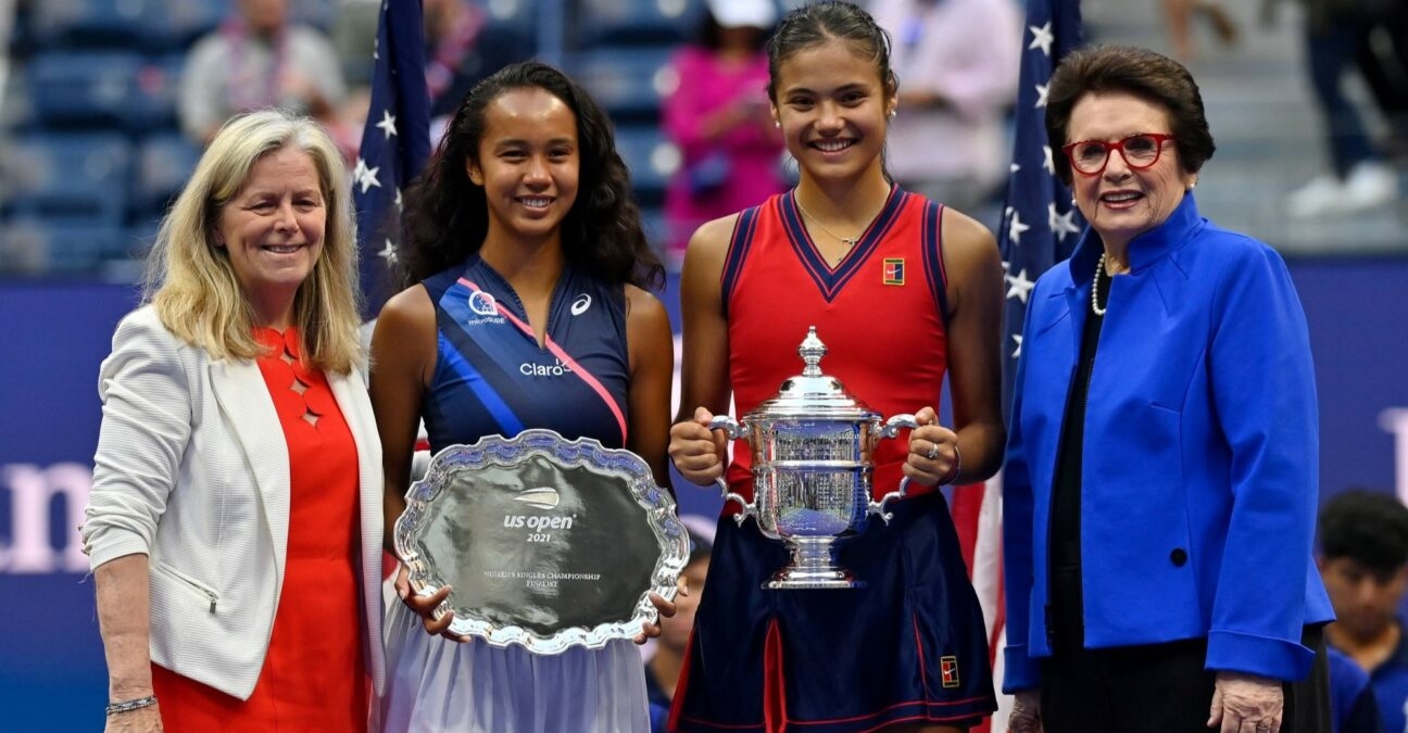 Raducanu and Fernandez, trophy ceremony, US Open 2021
