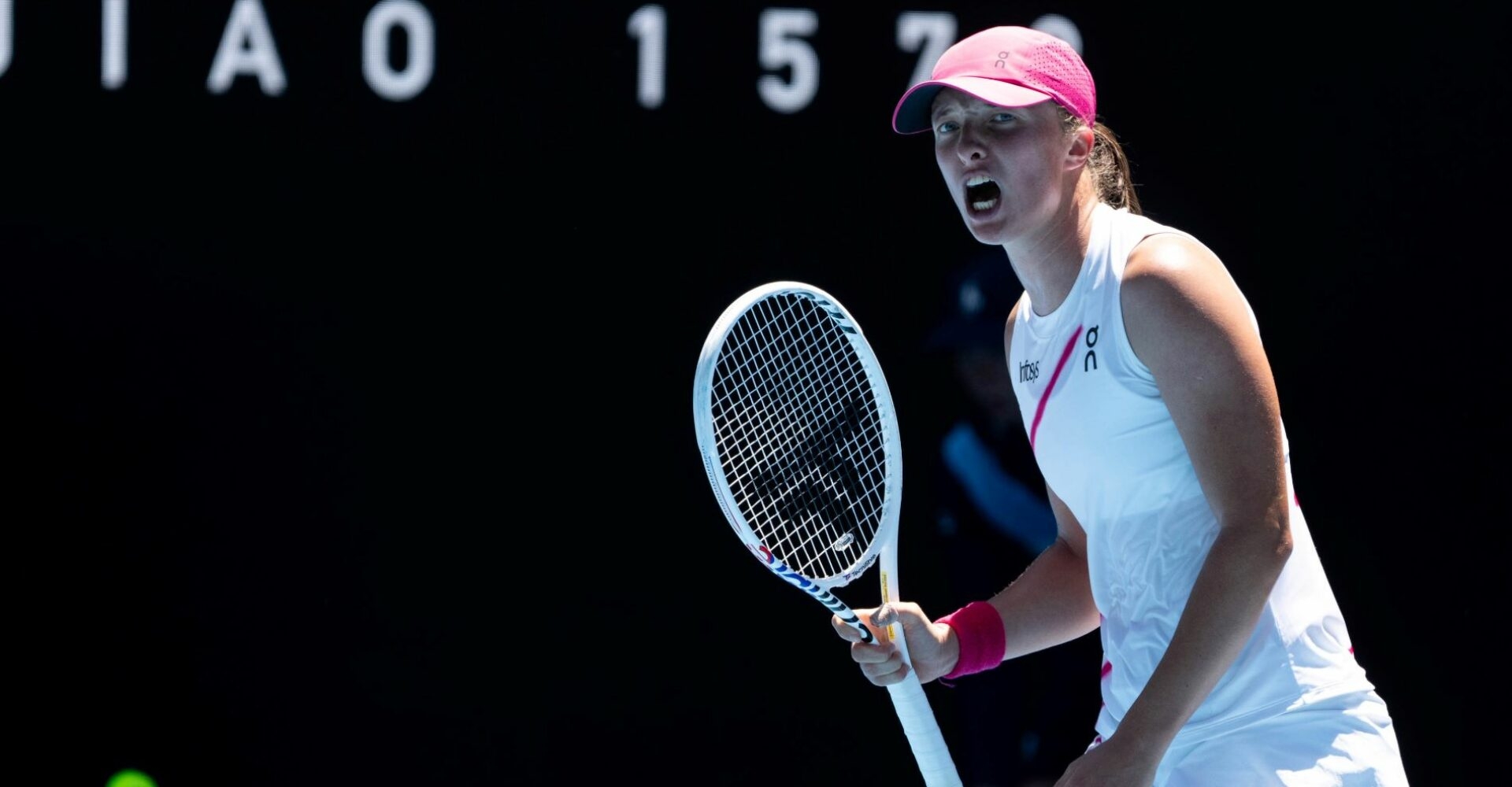 Australian Open Swiatek back from the brink against Collins