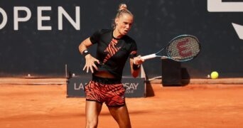 Arantxa Rus clay