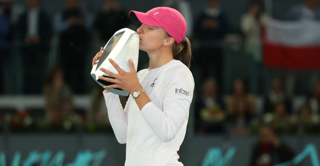 Iga Swiatek with the 2024 Madrid Open trophy