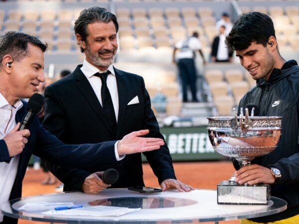 Laurent Luyat, Patrick Mouratoglou and Carlos Alcaraz, Roland-Garros 2024 | © Tennis Majors / Virginie Bouyer