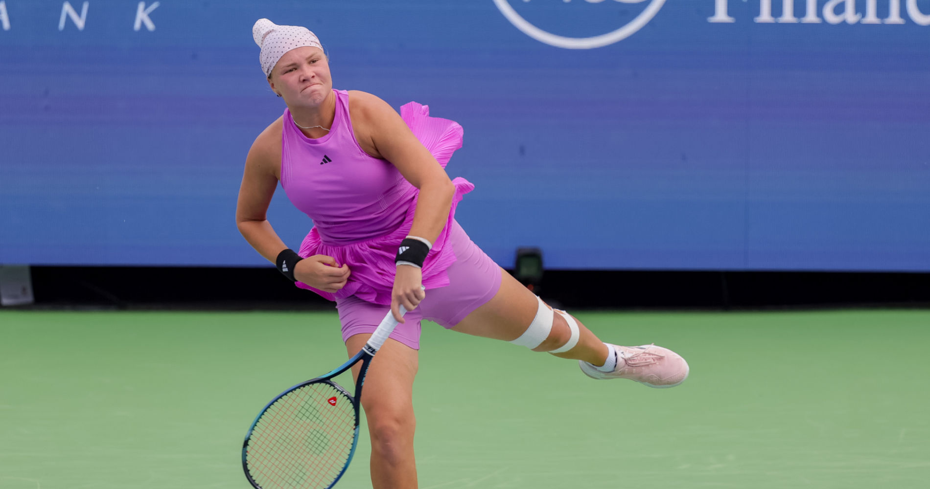 Shnaider eases past Errani, meets Pegula in last 16