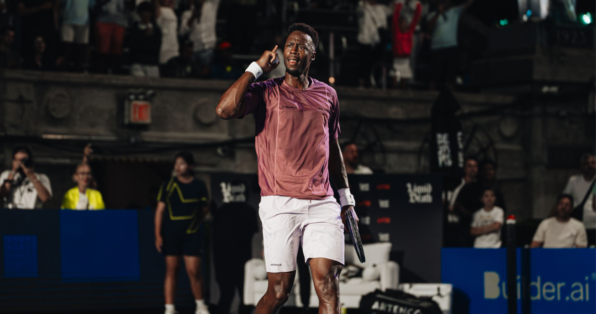 Monfils shrugs off locked back to reach semis at UTS London