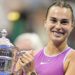 Aryna_Sabalenka_USOpen_2024_trophy