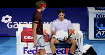 14th November 2017, O2 Arena, London, England; Nitto ATP Tennis Finals; Alexander Zverev (GER) walks to other end of court in his match with Roger Federer (SUI) 2017 Angleterre Barclays ATP World Tour court finale hommes indoor londres masculin messieurs Nitto ATP Finals O2 ARENA sport SPORTING sports tennis