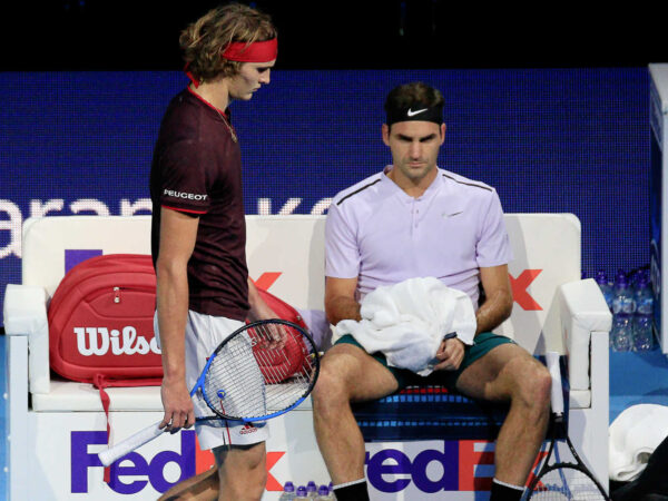 14th November 2017, O2 Arena, London, England; Nitto ATP Tennis Finals; Alexander Zverev (GER) walks to other end of court in his match with Roger Federer (SUI) 2017 Angleterre Barclays ATP World Tour court finale hommes indoor londres masculin messieurs Nitto ATP Finals O2 ARENA sport SPORTING sports tennis