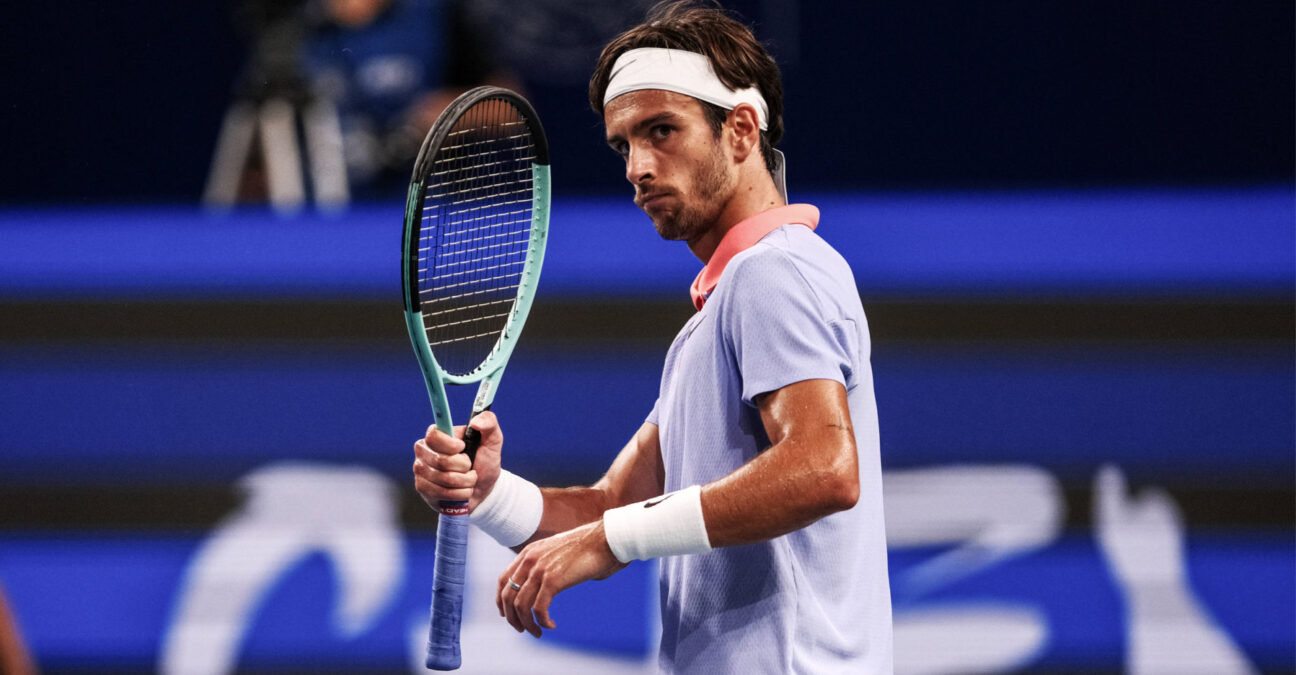 CHENGDU, CHINA - SEPTEMBER 24: Lorenzo Musetti of Italy in action in the Men s Singles Final match against Jerry Shang Juncheng of China on day 7 of 2024 Chengdu Open at Sichuan International Tennis Center on September 24, 2024 in Chengdu, Sichuan Province of China. PUBLICATIONxNOTxINxCHN Copyright: xVCGx 111519903729 || 297456_0010 2024 ATP CHINA FINAL game Herren MEHRSPORT Men open premiumd province quer single sport s tennis trophy x0x