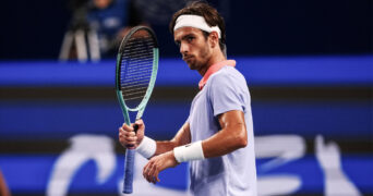 CHENGDU, CHINA - SEPTEMBER 24: Lorenzo Musetti of Italy in action in the Men s Singles Final match against Jerry Shang Juncheng of China on day 7 of 2024 Chengdu Open at Sichuan International Tennis Center on September 24, 2024 in Chengdu, Sichuan Province of China. PUBLICATIONxNOTxINxCHN Copyright: xVCGx 111519903729 || 297456_0010 2024 ATP CHINA FINAL game Herren MEHRSPORT Men open premiumd province quer single sport s tennis trophy x0x