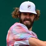 HOUSTON, TX - APRIL 10: Reilly Opelka (USA) returns a shot during the US Clay Court Championships singles finals match between Reilly Opelka (USA) and John Isner (USA) at River Oaks Country Club on April 10, 2022 in Houston, TX. || 227551_0014 2022 FINALE simple sport tennis