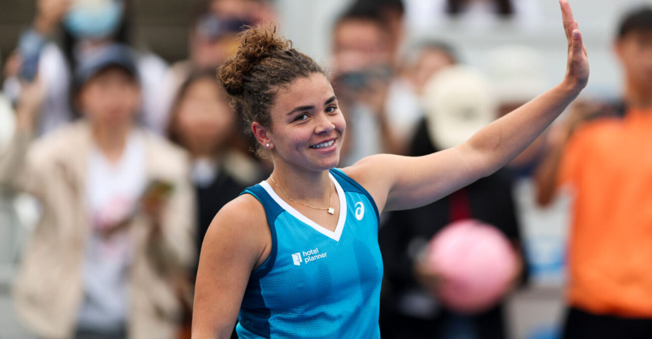 WUHAN, CHINA - OCTOBER 10: Jasmine Paolini of Italy reacts in the Women s Singles Round of 16 match against Erika Andreeva of Russia on day five of 2024 Wuhan Open at Optics Valley International Tennis Center on October 10, 2024 in Wuhan, Hubei Province of China. PUBLICATIONxNOTxINxCHN Copyright: xVCGx 111522995772 || 298389_0034 2024 CHINA MEHRSPORT open premiumd province quer Singles sport tennis Women WUHAN x0x