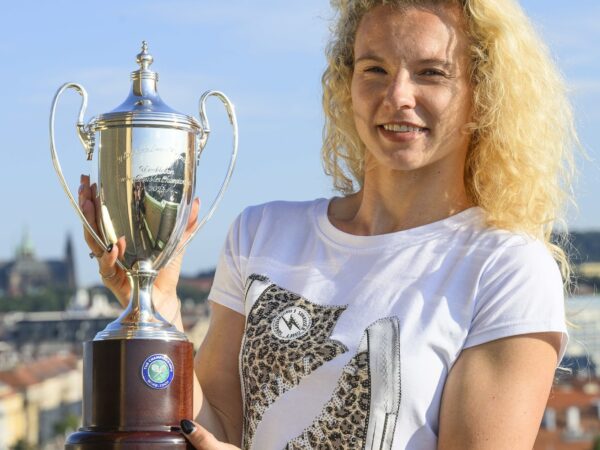 Katerina Siniakova showing her Wimbledon trophy back home in Prague in 2024 (CTK Photobank_Panoramic).jpg