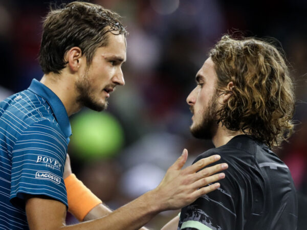 Daniil Medvedev(L) of Russia shakes hands with Stefanos Tsitsipas of Greece 2019 ATP demi homme masculin messieurs masculin MEN'S SINGLES messieur messieurs open press se seml Shanghai Shanghai Masters sport tennis tournoi zlast24 zselect Zuma ZUMAPRESS.com zwire zwireservice zworld